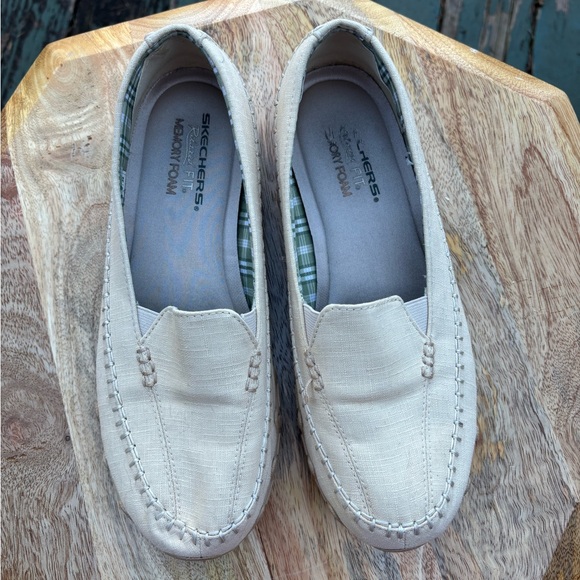 Skechers Size 9 Beige/Cream Slip-On Loafers - Picture 6 of 9